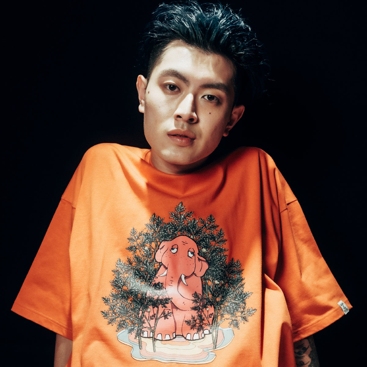 pink elephant_T-shirt