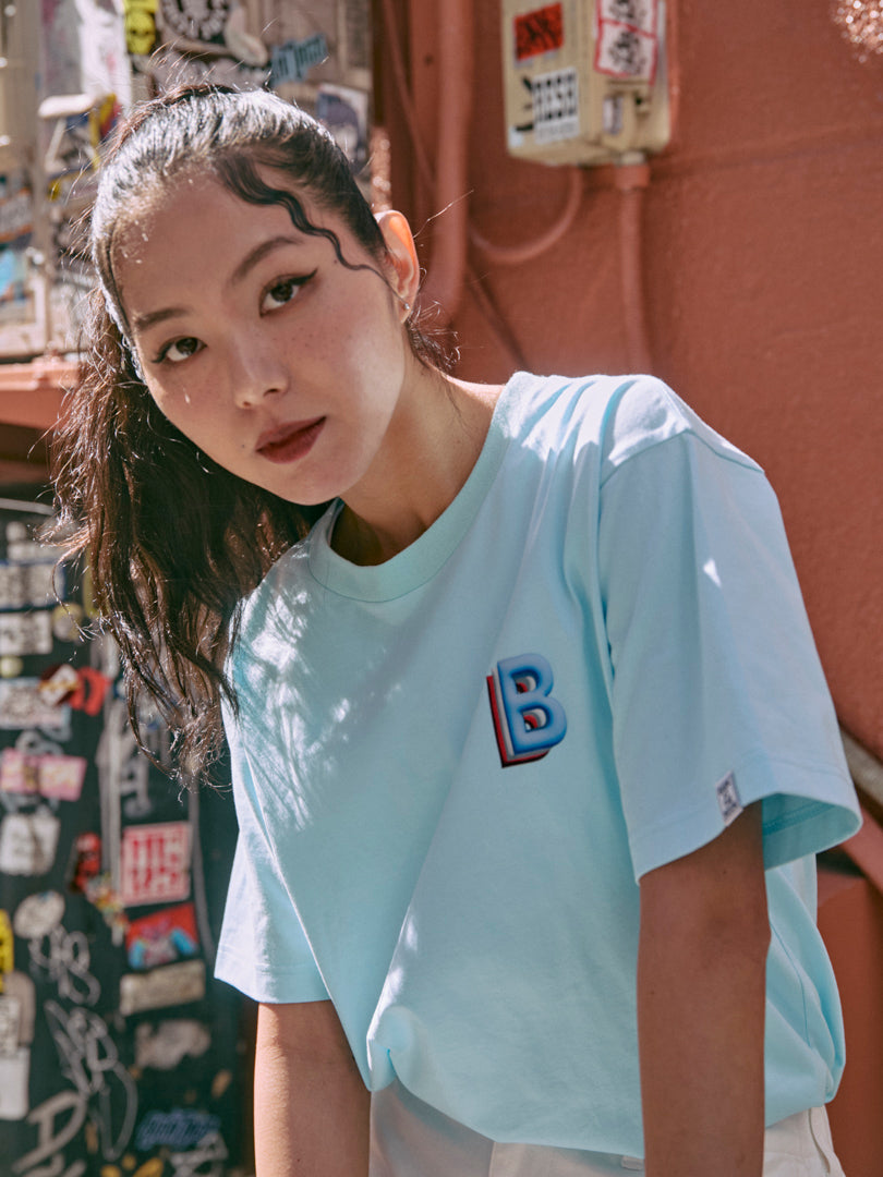 B logo design T-shirt