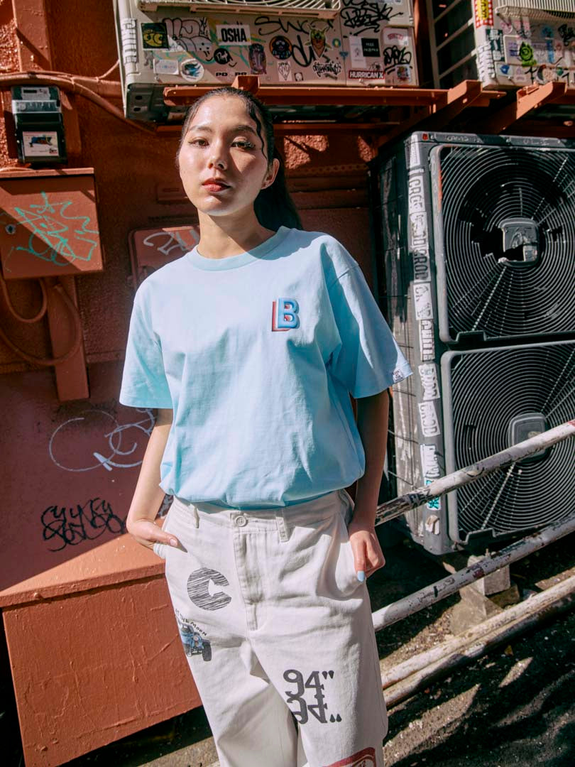 B logo design T-shirt