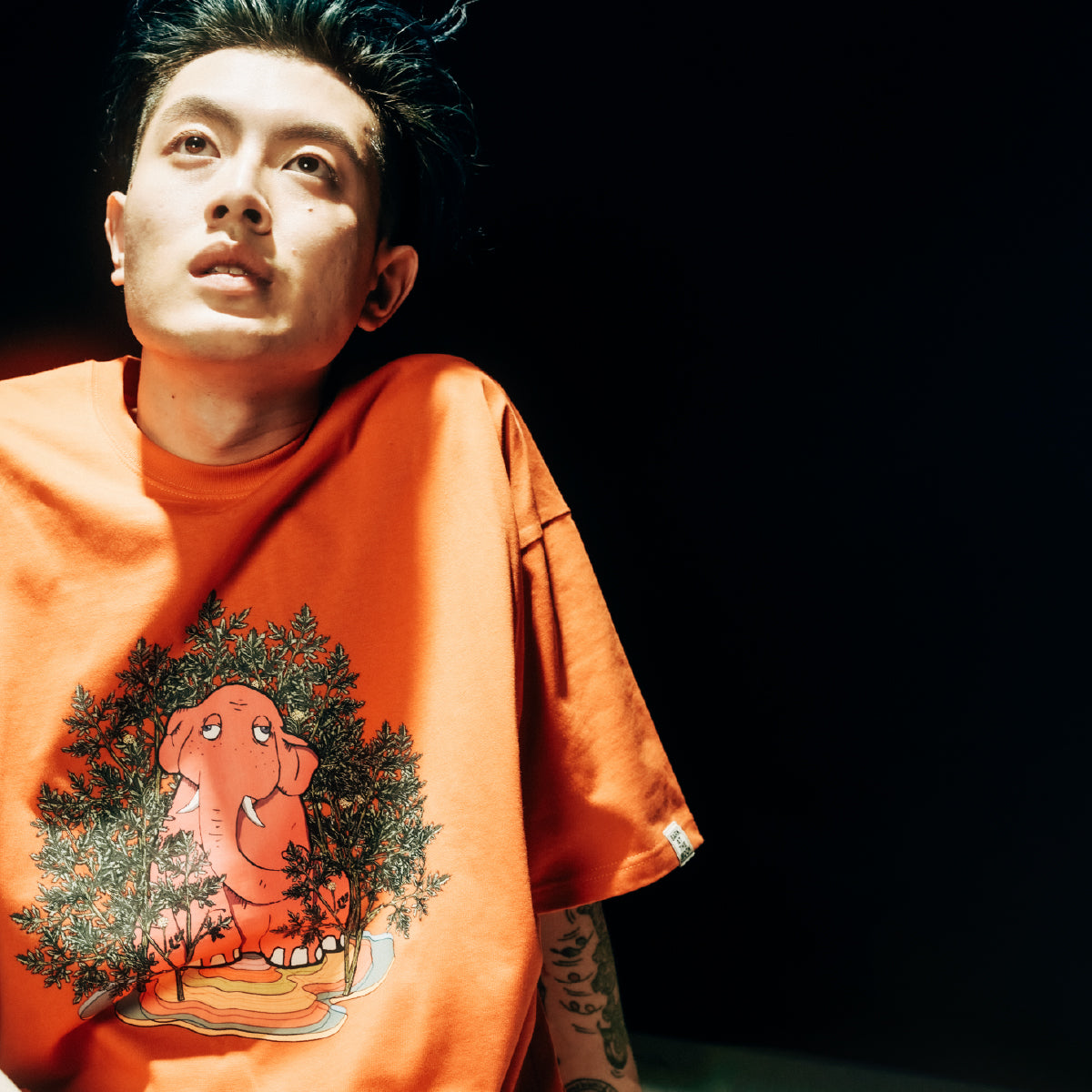 pink elephant_T-shirt