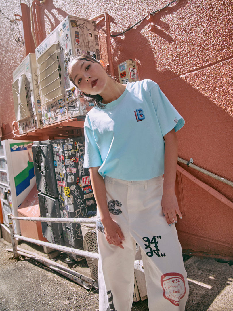 B logo design T-shirt