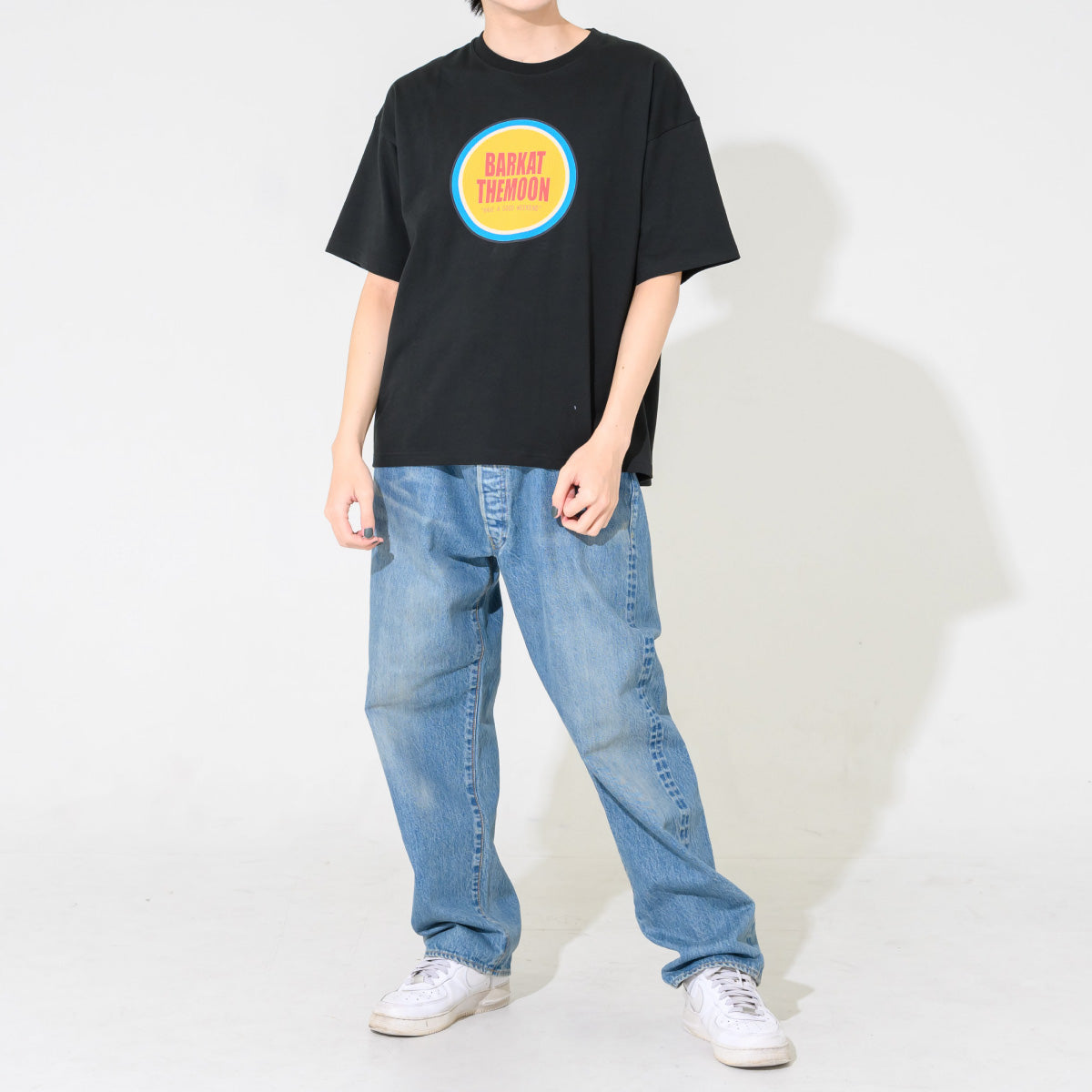 circle logo T-shirt