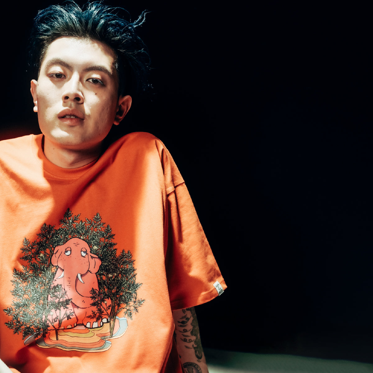 pink elephant_T-shirt