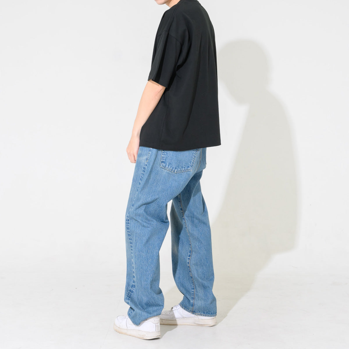 circle logo T-shirt