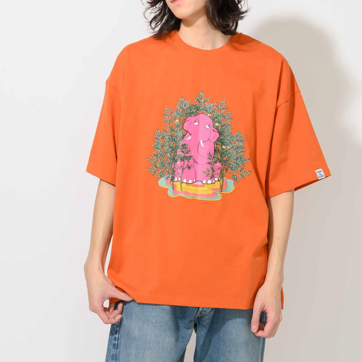 pink elephant_T-shirt