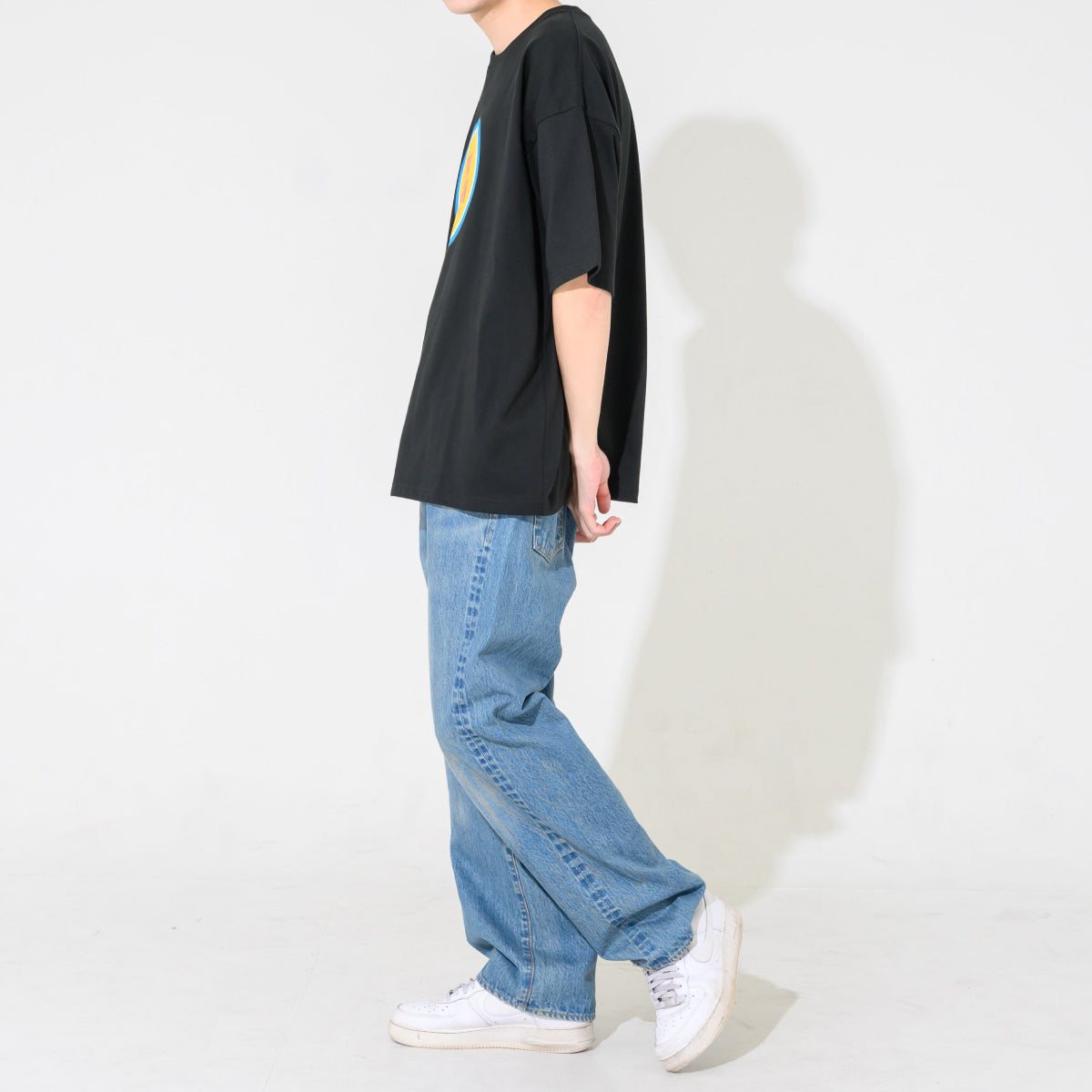 circle logo T-shirt