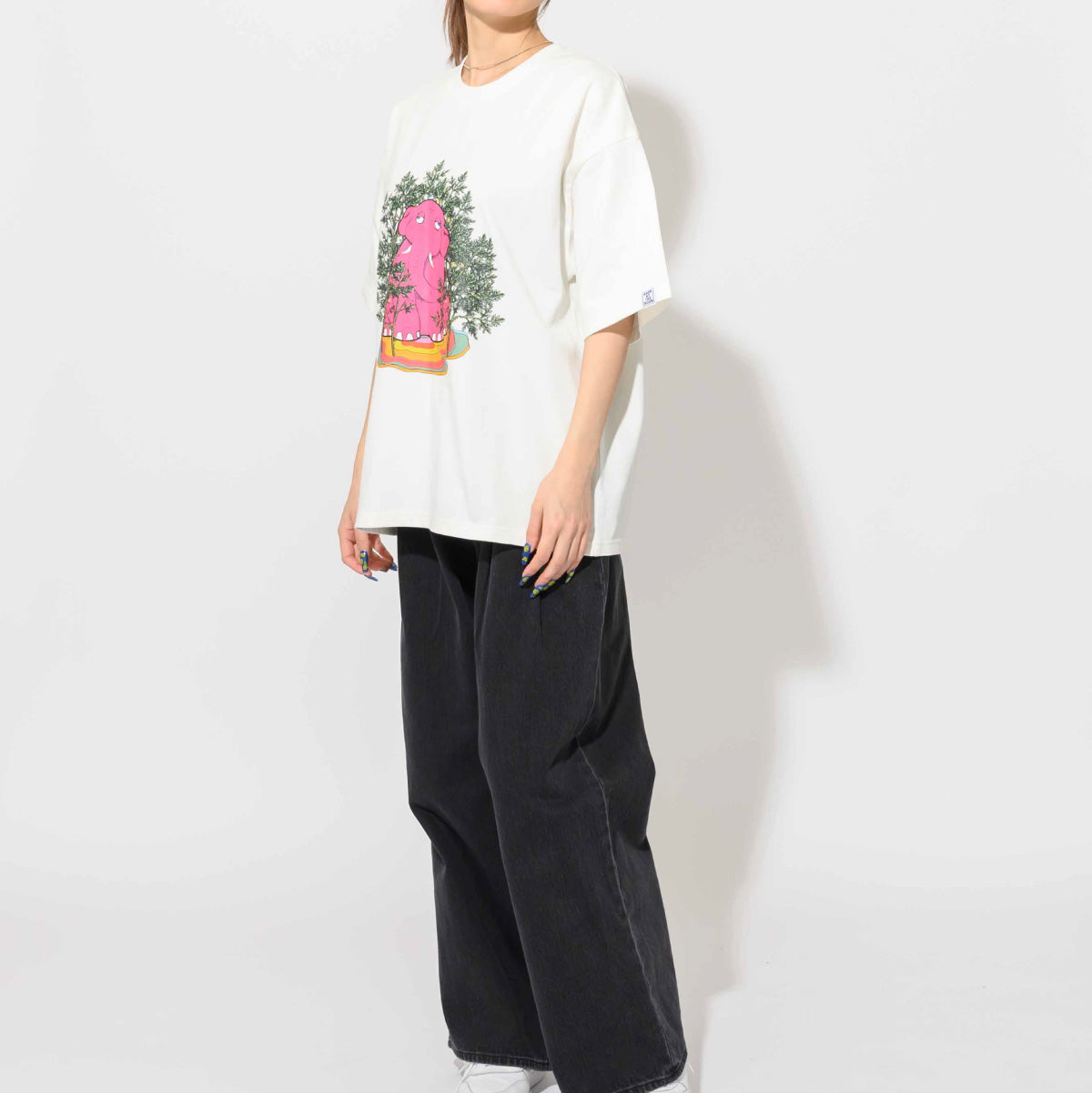 pink elephant_T-shirt