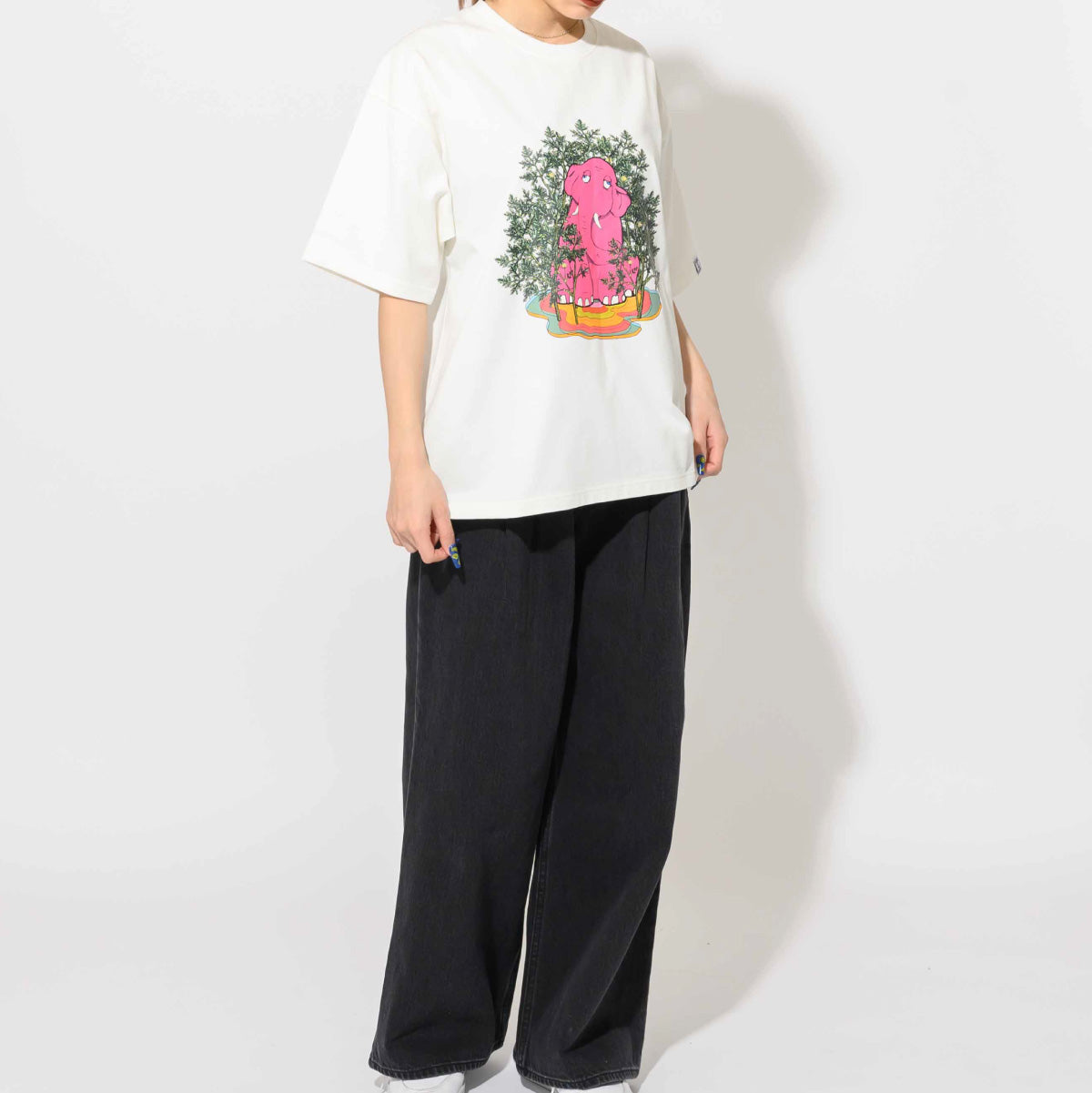 pink elephant_T-shirt