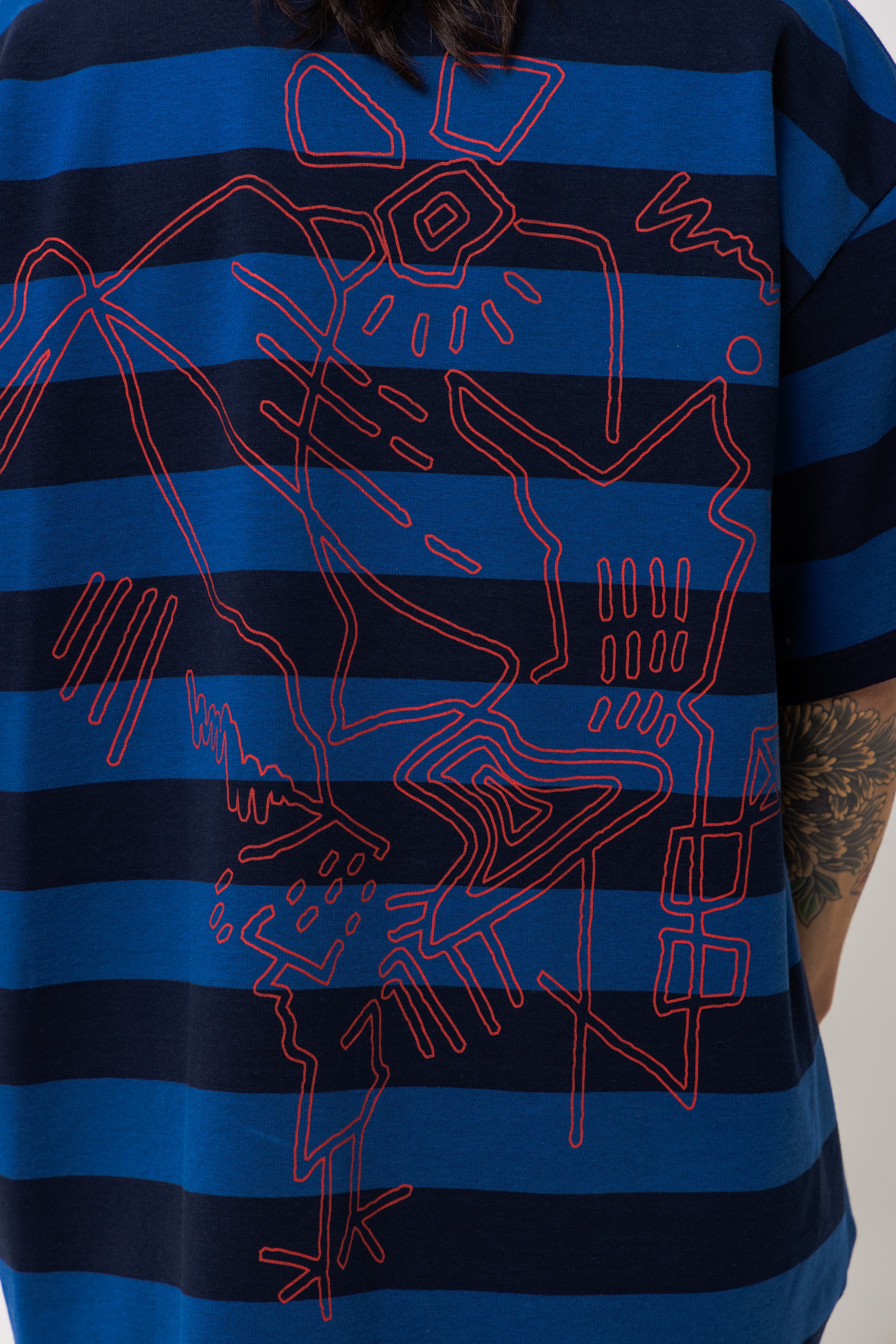 Border pattern T-shirt